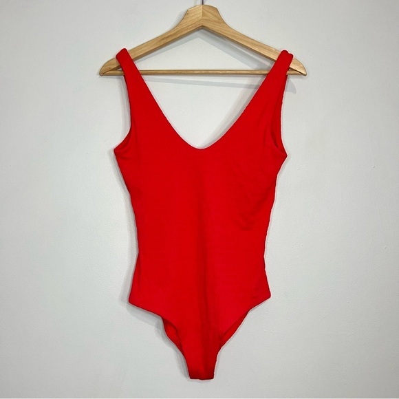 Faherty rimini Red One Piece Swimsuit Classic Design size medium - Picture 2 of 6